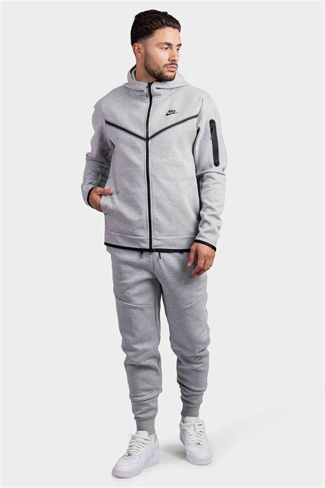 goedkoop nike tech